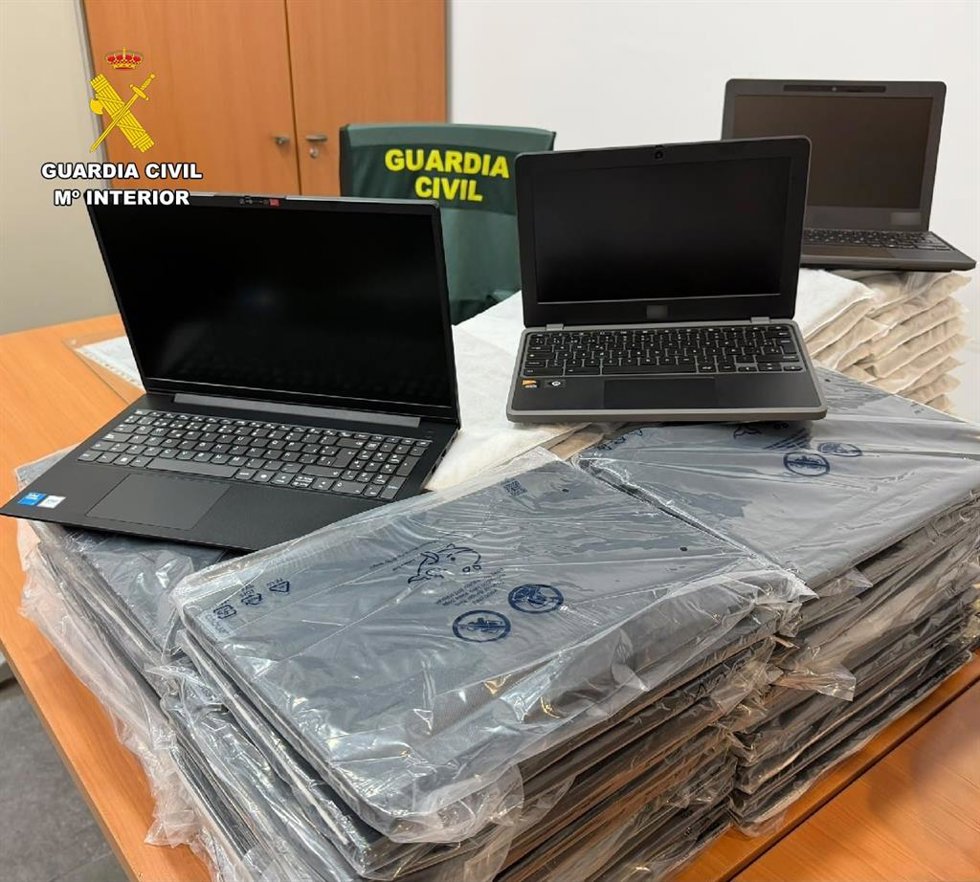 El detenido habría robado 159 ordenadores portátiles valorados en alrededor de 80.000 euros.