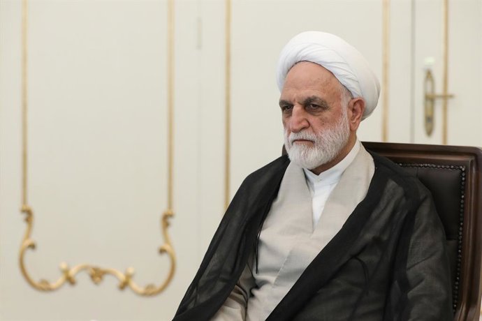 22 de agosto de 2026, Teerã, Irã: O presidente do Poder Judiciário, Gholam-Hossein Mohseni-Eje'i, participa de uma reunião com os chefes dos Poderes Executivo, Legislativo e Judiciário do Irã na sede da Presidência, em Teerã, Irã, em 22 de agosto de 2026.
