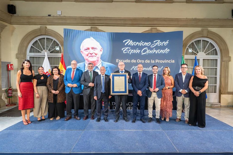 Acto de entrega del Escudo de Oro de la Provincia de Almería a Mariano Espín Quirante.