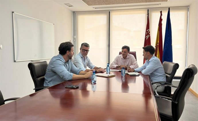 El consejero de Infraestructuras y Desarrollo Territorial, Jorge García Montoro, se reunió con el director de Ifepa, Antonio Miras, para repasar los últimos detalles de la feria