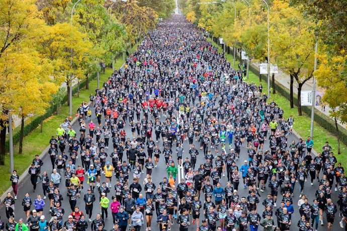 Archivo - Cientos de personas participan en la Carrera Ponle Freno Madrid 2025, a 16 de noviembre de 2025, en Madrid (España).