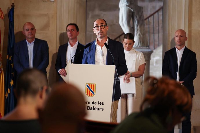 Archivo - El presidente del Consell de Formentera, Óscar Portas, ofrece declaraciones tras la reunión con la presidenta del Govern, Marga Prohens, y los consells de Mallorca, Menorca e Ibiza para abordar la situación migratoria en Baleares