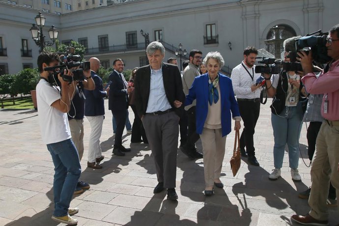 Santiago 7 de abril 2025.  La directiva del Partido Socialista, encabezada por Paulina Vodanovic, arriba a La Moneda para una reunion con el Presidente de la Republica.  Dragomir Yankovic/Aton Chile