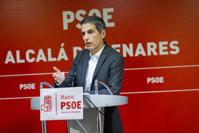 Archivo - El portavoz del PSOE de Alcalá de Henares, Javier Rodríguez Palacios, anuncia que llevará a la justicia la consolidación del puesto laboral como agente de desarrollo local de la actual alcaldesa, Judith Piquet.