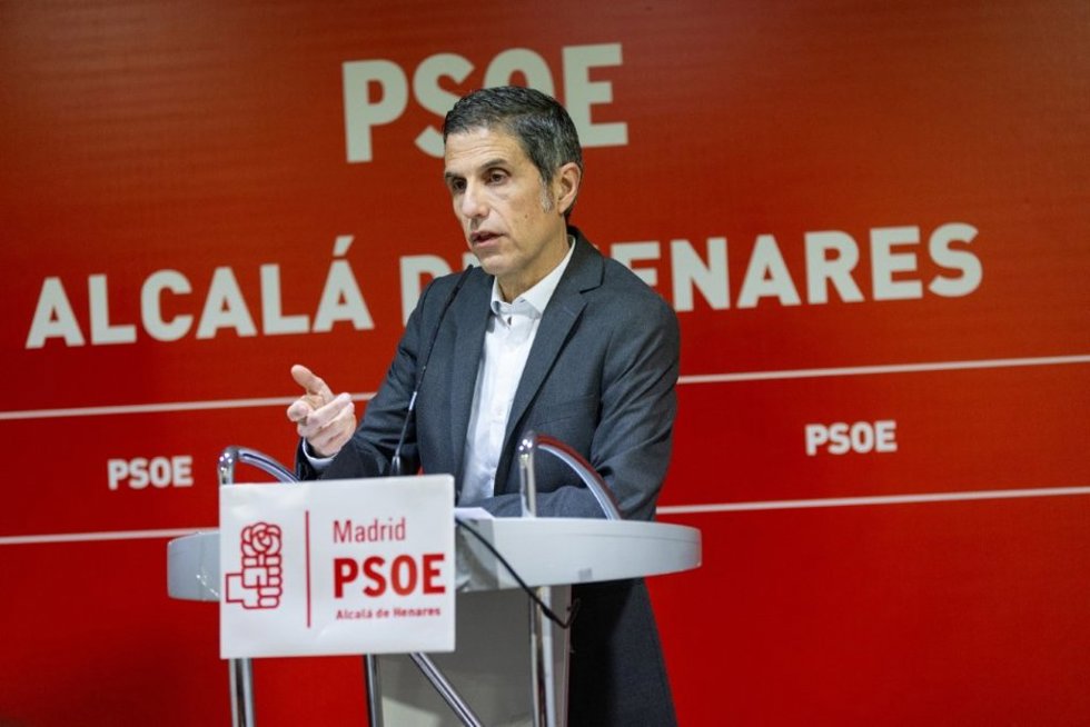 Archivo - El portavoz del PSOE de Alcalá de Henares, Javier Rodríguez Palacios, anuncia que llevará a la justicia la consolidación del puesto laboral como agente de desarrollo local de la actual alcaldesa, Judith Piquet.