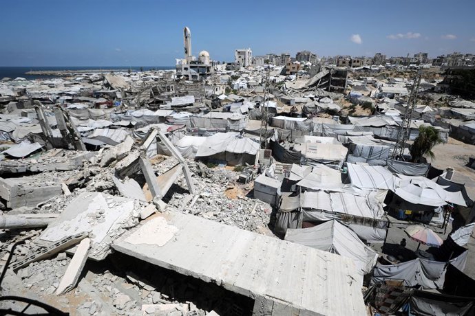 3 de setembro de 2026, Nusairat, Faixa de Gaza, Território Palestino: Imagem mostra um acampamento de tendas que abriga palestinos deslocados em meio à destruição causada pelos ataques israelenses na Cidade de Gaza, na Faixa de Gaza, em 3 de setembro de 2