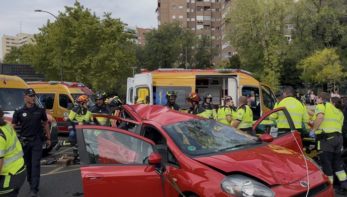 Uno de los coches implicados en el accidente frente a La Vaguada