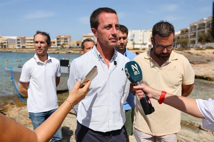 El presidente del Consell de Mallorca, Llorenç Galmés, en declaraciones a los medios en la Colònia de Sant Jordi