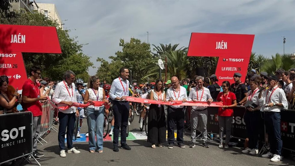 Corte de cinta de la XIV etapa de La Vuelta en Jaén