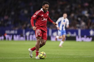 Archivo - Chidera Ejuke of Sevilla FC in action during the Spanish league, La Liga EA Sports, football match played between RCD Espanyol and Sevilla FC at RCDE Stadium on November 24, 2025 in Cornella, Barcelona, Spain.