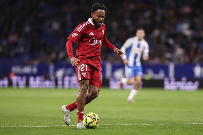Archivo - Chidera Ejuke of Sevilla FC in action during the Spanish league, La Liga EA Sports, football match played between RCD Espanyol and Sevilla FC at RCDE Stadium on November 24, 2025 in Cornella, Barcelona, Spain.