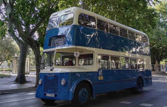 El Museo de EMT de Madrid reabre su temporada de visitas a sus más de 40 vehículos históricos