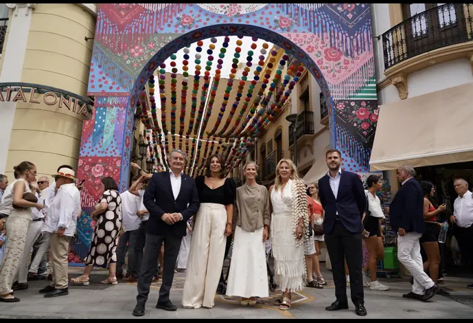 El vicepresidente primero y consejero de Presidencia, Sanidad y Emergencias, Antonio Sanz, y la vicepresidenta tercera y consejera de Economía, Hacienda y Fondos Europeos, Carolina España, visitan Ronda (Málaga) con motivo de la tradicional corrida Goyesc