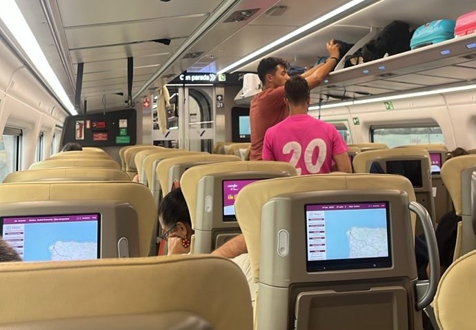 Interior de un Avlo A Coruña-Madrid que no pudo realizar su salida desde Santiago, fotografiado por una de sus pasajeras, a 5 de septiembre de 2026.