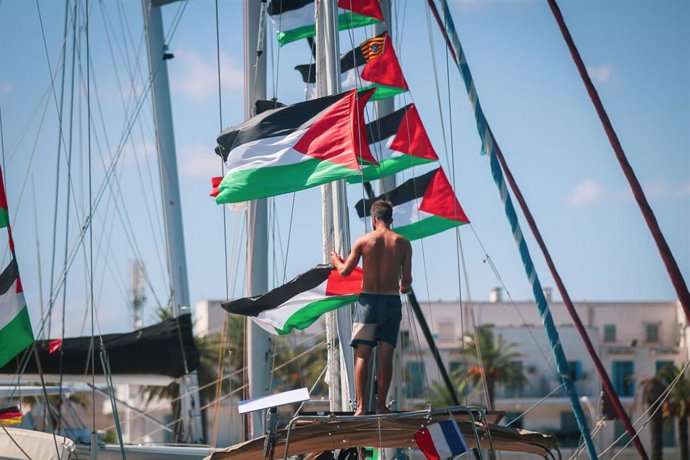 Archivo - Imagen de archivo de un buque de la flotilla a Gaza en un puerto de Túnez