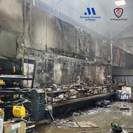 Imagen de un incendio en una nave industrial del Polígono Industrial Cantarranas de Coín (Málaga).