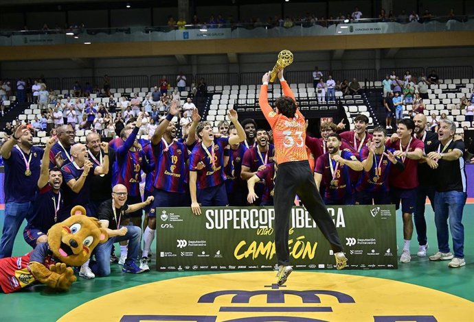 El FC Barcelona se impone al Sporting de Portugal y se proclama campeón de la Supercopa Ibérica de balonmano.