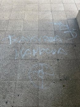 Pintada con una diana junto al domicilio de un ertzaina en Vitoria-Gasteiz