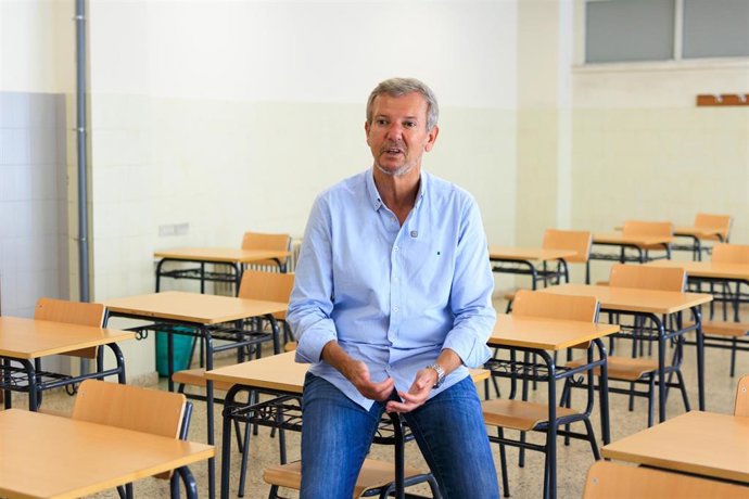 El presidente de la Xunta, Alfonso Rueda, en el colegio SEI San Narciso en Marín