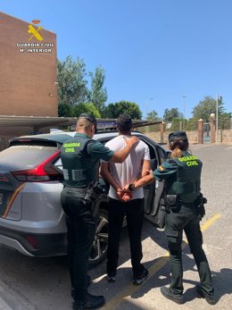 Archivo - El joven acusado de agredir y atracar a hombres con los que se citaba en El Ejido (Almería) mediante perfiles falsos de Grindr.