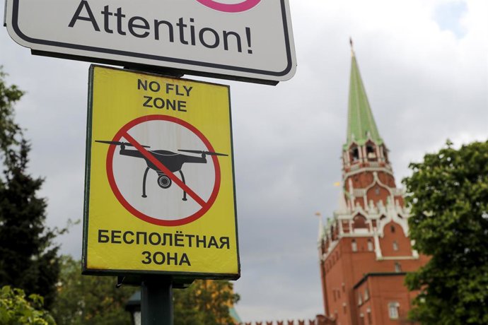 Archivo - Arquivo - Sinal de proibição de drones em Moscou, Rússia