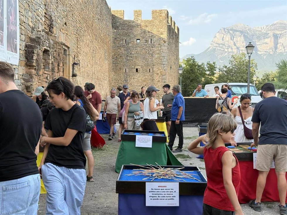 Ambiente este sábado en la segunda jornada de la Expoferia de Sobrarbe .