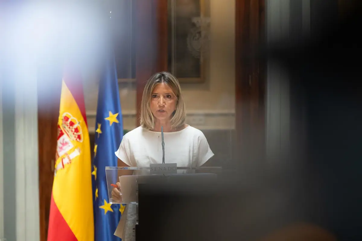 La portavoz del PP en el Senado, Alicia García, durante una rueda de prensa.