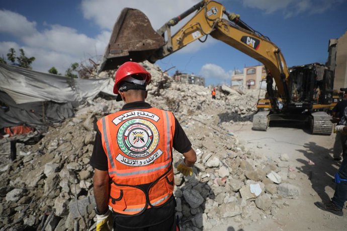 September 5, 2026, Nusairat, Gaza Strip, Palestinian Territory: Members of the Palestinian Civil Defense, working with limited resources, begin recovering the remains of around 150 Palestinians from beneath the rubble of the Engineers Tower, destroyed dur