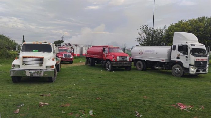 Archivo - Camiones de bomberos en México (archivo)