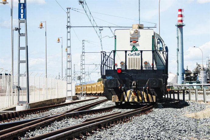 Archivo - Imagen de archivo de una locomotora.