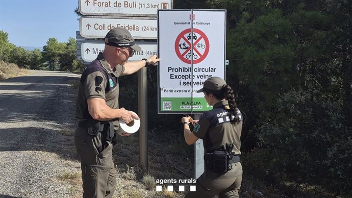 Los Agents Rurals acordonan los espacios con restricción de acceso por riesgo de incendio