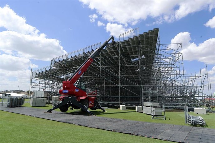 Construcción del estadio para la residencia de Shakira en Madrid