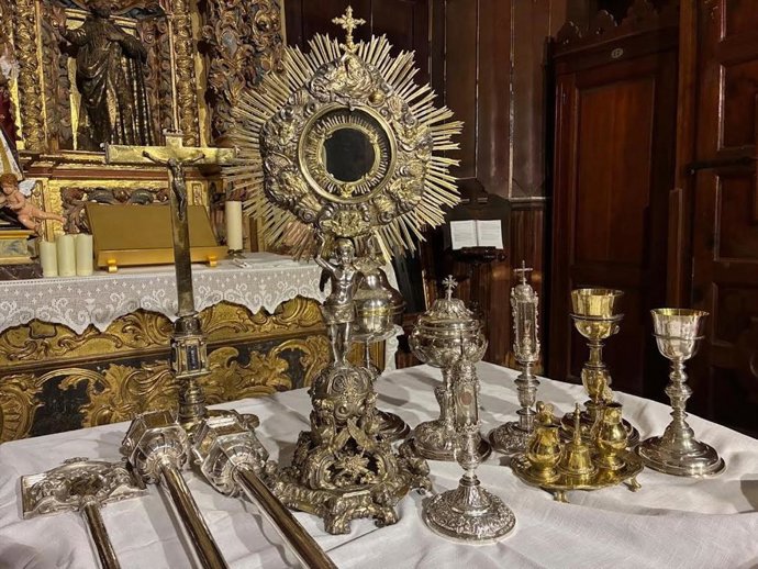 La Catedral de Calahorra muestra su valioso ajuar de platería en una charla de la doctora Victoria Eugenia Herrera