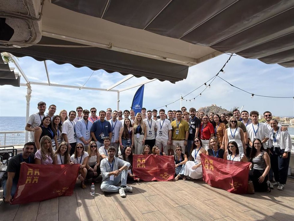 Un centenar de jóvenes participa este fin de semana en Águilas en la Escuela de Verano de Nuevas Generaciones (NNGG)