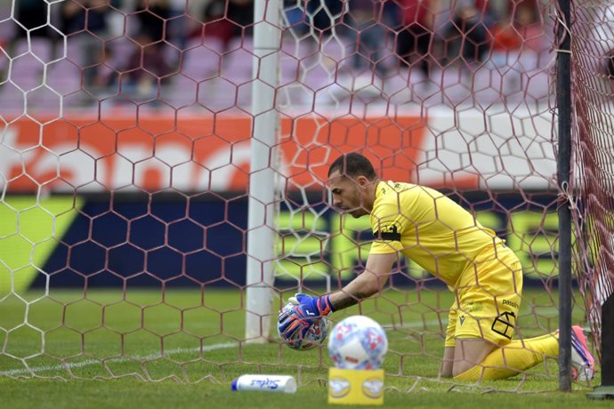 Futbol, Deportes La Serena vs Nublense. Fecha 22, Liga de primera 2026. Los jugadores de Nublense se lamentan tras un gol de Deportes La Serena durante un partido de la liga de primera disputado en el estadio La Portada en La Serena,