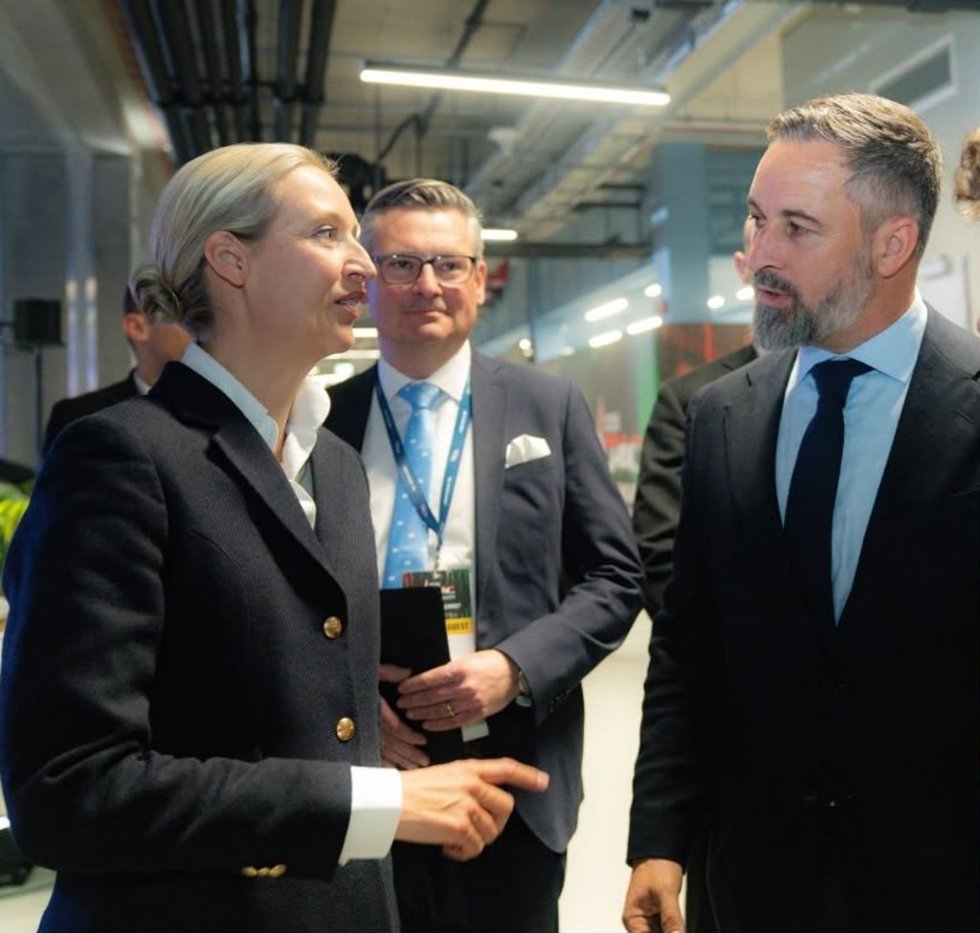 El presidente de Vox, Santiago Abascal, junto a la líder de AfD, Alice Weidel.