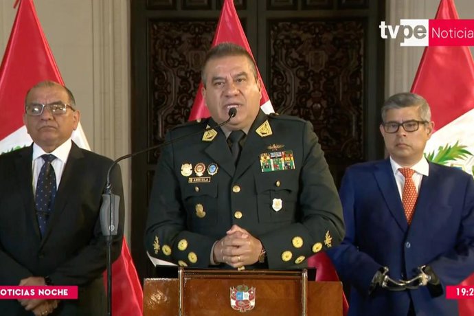 Perú.- Óscar Arriola anuncia que da un paso al costado y deja comandancia general de la PNP