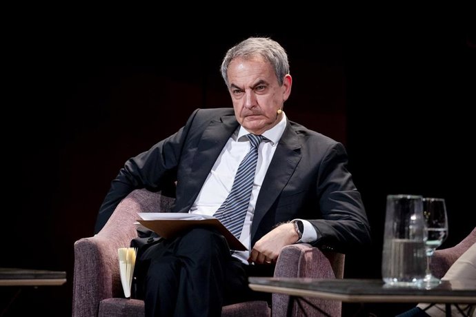 Archivo - El expresidente del Gobierno José Luis Rodríguez Zapatero interviene durante la presentación del libro 'Las huellas de la Transición. 50 años de cambio y conflicto en democracia', en el Ateneo de Madrid, a 3 de febrero de 2026, en Madrid (España