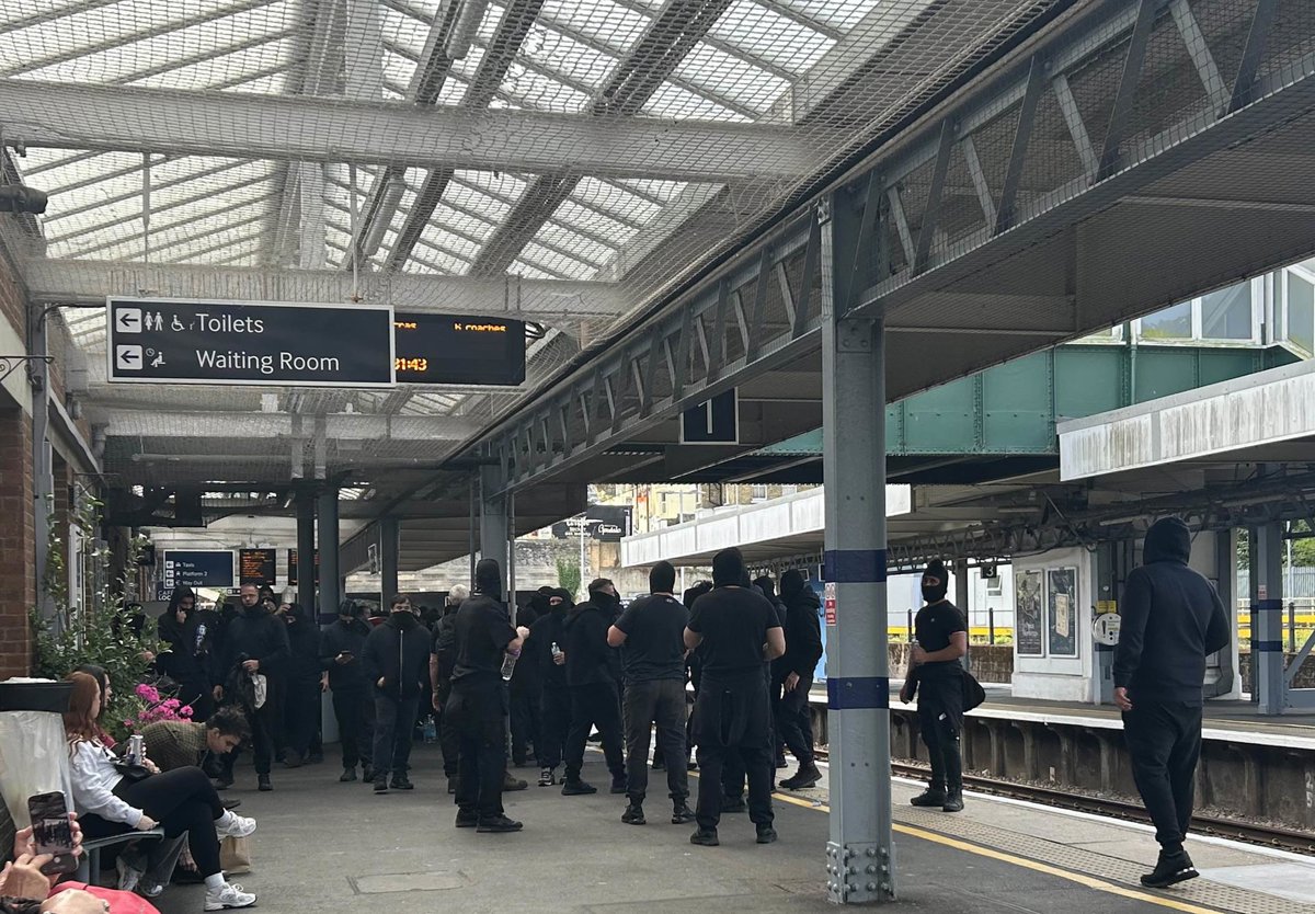 Reino Unido.- Llega a Portsmouth una embarcación con 140...
