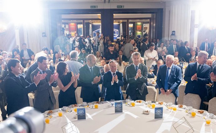 O presidente do Governo Regional de Castela e Leão, Alfonso Fernández Mañueco; o presidente do Governo Regional da Andaluzia, Juanma Moreno; a presidente da Comunidade de Madri, Isabel Díaz Ayuso; o presidente do Senado, Pedro Rollán; o presidente da Cida