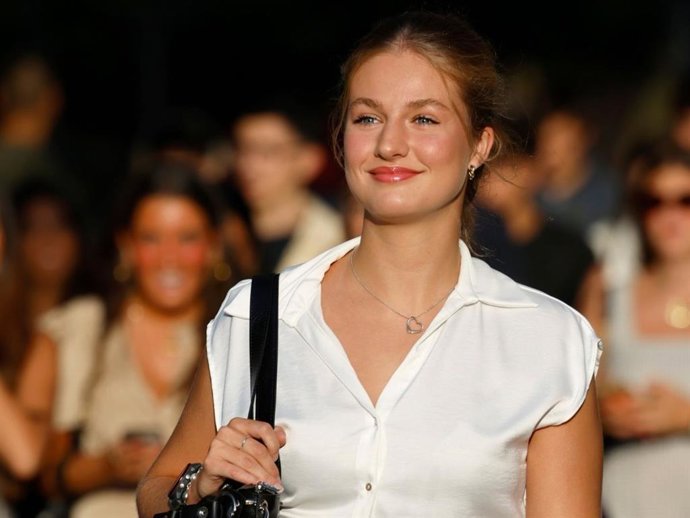 La princesa Leonor estrena look universitario con unas zapatillas retro que vuelven a estar de moda