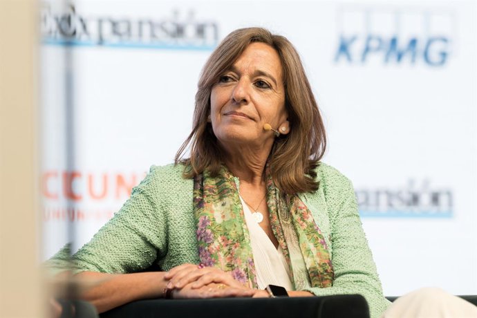 Archivo - La presidenta de UNESPA, Mirenchu del Valle, interviene en la segunda jornada del XVI Encuentro Financiero del sector bancario, organizado por 'Expansión', KPMG, American Express y Cunef Universidad, en el auditorio El Beatriz, a 7 de octubre de