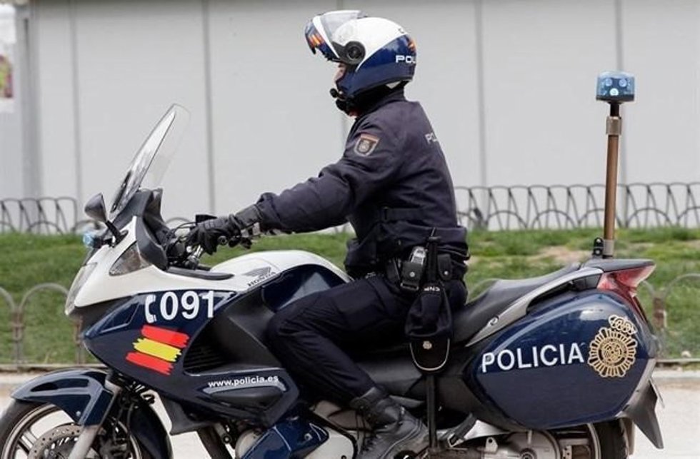 Detenido en Valladolid con un permiso de conducir falso de otro país cuando circulaba con sobrecarga.