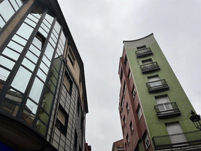 Archivo - Calles en Sama, Langreo. Vivienda, pisos, edificios.