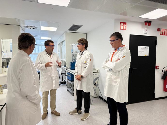El alcalde, Jon Insausti, visita las instalaciones de Tecnalia