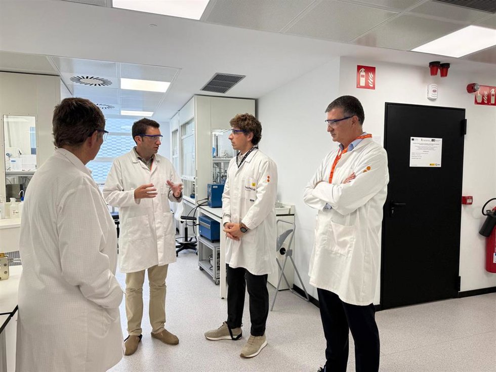 El alcalde, Jon Insausti, visita las instalaciones de Tecnalia