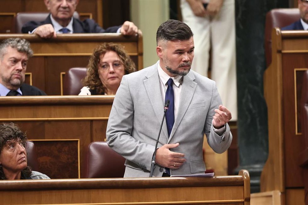 El portavoz de ERC en el Congreso, Gabriel Rufián, interviene durante una sesión plenaria en el Congreso de los Diputados, a 3 de septiembre de 2026, en Madrid (España). 