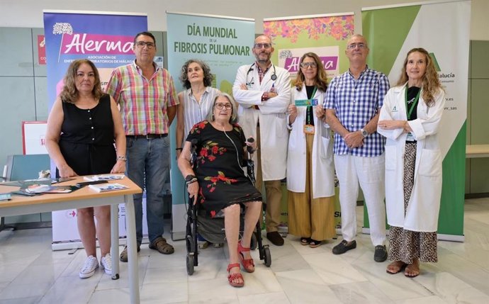Pacientes afectados de Fibrosis Pulmonar, profesionales sanitarios del Hospital Clínico de Málaga, familiares y representantes de asociaciones.