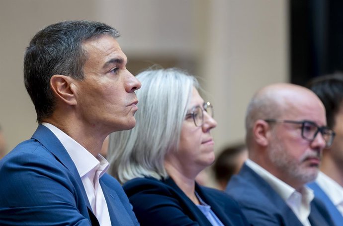 O presidente do Governo, Pedro Sánchez, encerra o evento “Mais moradia pública, mais moradia acessível”, em 7 de setembro de 2026, em Madri (Espanha).
