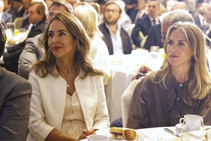 La presidenta de las Cortes de Aragón, María Navarro, asiste al desayuno informativo del Fórum Europa protagonizado por el presidente de la Ciudad Autónoma de Ceuta, Juan Jesús Vivas.